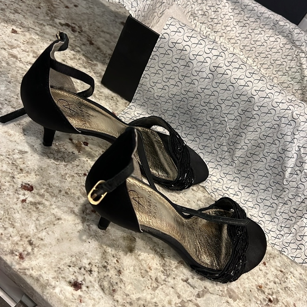 ADRIANNA PAPELL AERIN BLACK SHINY FAILL. SIZE 6M. Heel 2.5” - Picture 4 of 6